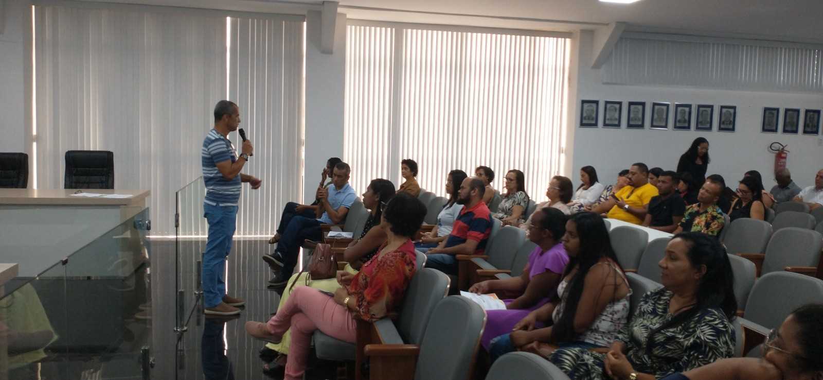 Camacã: Prefeito Paulo do Gás dá posse ao novo Conselho Municipal de Educação